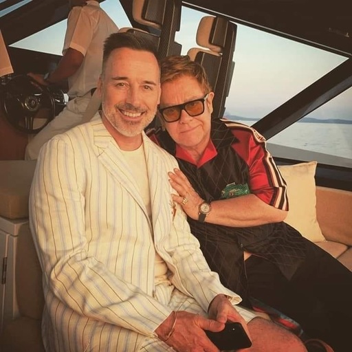 Căsătoriile între persoane de acelaşi sex: Elton John a denunţat "ipocrizia Vaticanului"