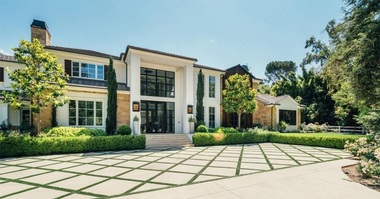 Madonna a cumpărat cu mai mult de 19 milioane de dolari casa lui The Weeknd din Los Angeles - FOTO