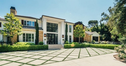 Madonna a cumpărat cu mai mult de 19 milioane de dolari casa lui The Weeknd din Los Angeles - FOTO