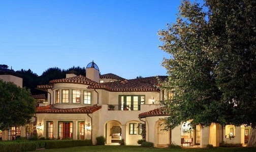 Dwayne Johnson a plătit aproximativ 28 de milioane de dolari pentru o vilă în Beverly Park construită de Alex Van Halen