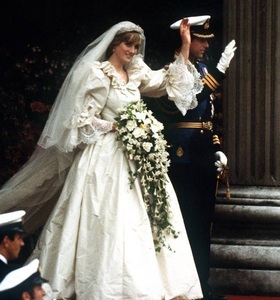 Rochia de mireasă a prinţesei Diana va fi expusă la Palatul Kensington