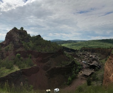 REPORTAJ. Craterul de la Racoş, platou de filmare pentru „Django”, una dintre cele mai mari producţii europene de televiziune ale anului