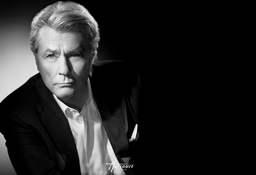 Alain Delon mărturiseşte că vrea să facă un "ultim film" cu o regizoare