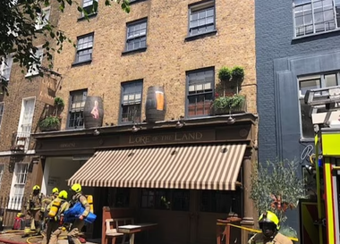 Pub-ul regizorului Guy Ritchie din Londra, afectat de un incendiu