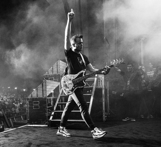 Mark Hoppus, basistul şi solistul trupei Blink-182, a anunţat că suferă de cancer