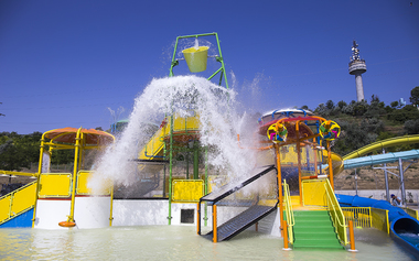 Sute de persoane s-au înghesuit pentru a avea acces pe plaja Dunărea din Galaţi, inaugurată sâmbătă - VIDEO