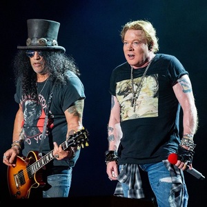 Guns N' Roses a lansat un nou single, „Absurd”, prezentat în turneul „We're F'N Back!” - VIDEO