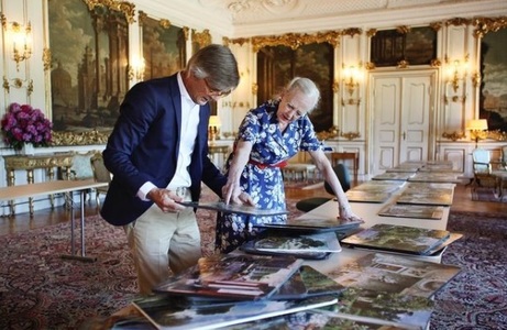 Margrethe a II-a, regina Danemarcei, angajată de Netflix să creeze decorurile şi costumele pentru un lungmetraj