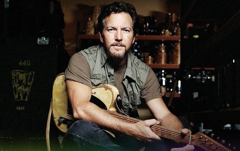 Eddie Vedder, solistul trupei Pearl Jam, a lansat primul single de pe următorul său album solo