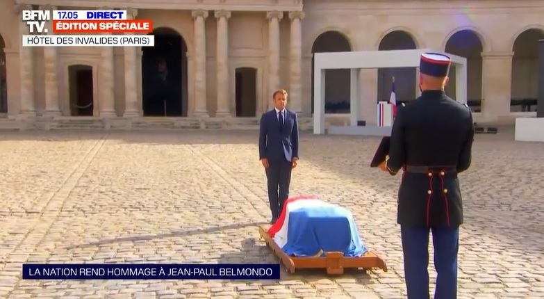 Macron, elogiu lui Belmondo la Domul Invalizilor: „Îl iubim pe Belmondo, pentru că ne semăna. Adio, Bebel!”