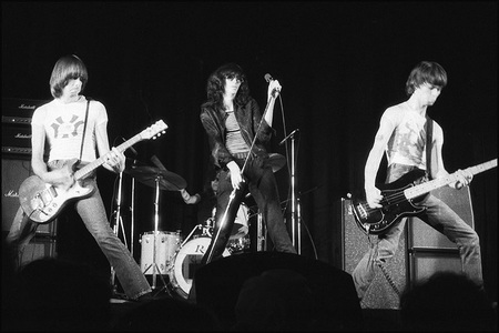 Chitara folosită de Johnny Ramone la înregistrarea a 15 albume, vândută pentru aproximativ 1 milion de dolari