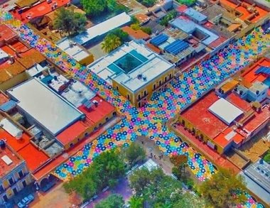 Artizanii din Jalisco au ţesut cel mai mare umbrar croşetat din lume