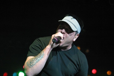 Steve Harwell, solistul trupei Smash Mouth, se retrage după un concert în care a dat semne de confuzie