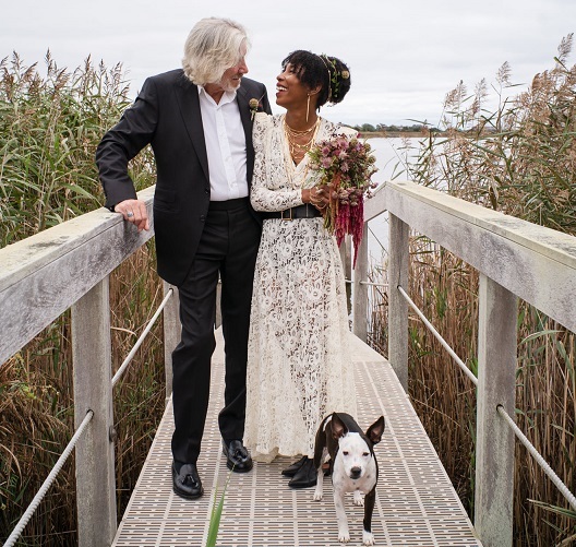 Muzicianul Roger Waters, cofondator al formaţiei Pink Floyd, s-a căsătorit a cincea oară