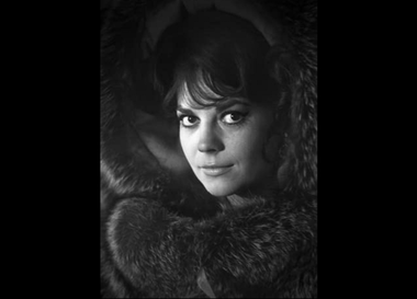 Sora lui Natalie Wood susţine în cartea sa de memorii că actriţa a fost agresată sexual de Kirk Douglas