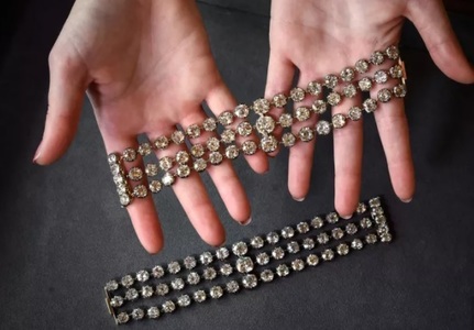 Brăţări cu diamante ale reginei Marie-Antoinette, vândute la Geneva pentru 7 milioane de euro