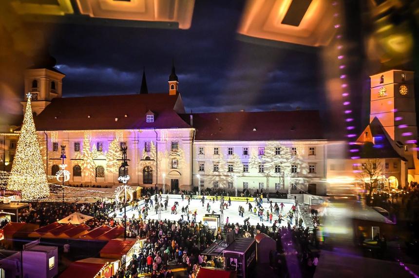 Târgul de Crăciun din Sibiu, organizat în perioada 26 noiembrie – 2 ianuarie, cu restricţii impuse de pandemie: Accesul se va face pe baza certificatului verde, fiind acceptate cel mult 2.500 de persoane  