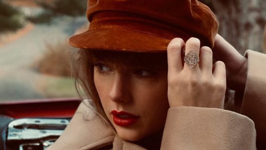 Noua versiune „Red”, al optulea album al lui Taylor Swift clasat pe primul loc în Marea Britanie