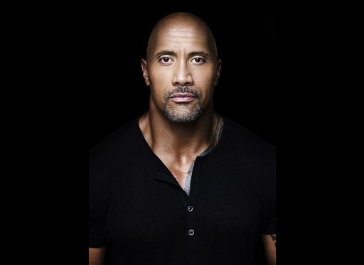 Dwayne ‘The Rock’ Johnson - actor, filantrop, antreprenor şi fost luptător WWE - trofeu onorific la People’s Choice Awards