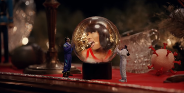 Jimmy Fallon, Ariana Grande şi Megan Thee Stallion au lansat melodia şi videoclipul „Masked Christmas”