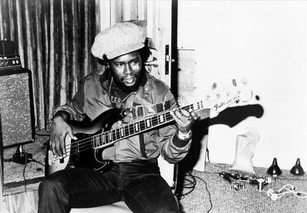 Basistul reggae Robbie Shakespeare, parte a duo-ului Sly and Robbie, a murit