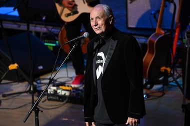 Michael Nesmith, cântăreţ şi compozitor, scriitor, actor-regizor şi antreprenor, membru al formaţiei The Monkees, a murit