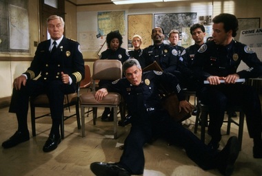Maraton „Academia de Poliţie”, la Warner TV în luna ianuarie