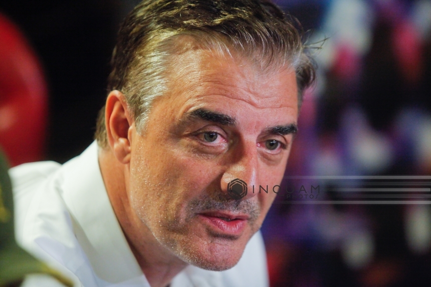 Chris Noth, cunoscut ca „Mr. Big” din serialul „Sex and the City”, acuzat de agresiune. Actorul spune că învinuirile sunt „categoric false”