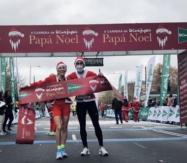 Maratonul Moş Crăciunilor la Madrid pentru a ajuta comunitatea din La Palma afectată de vulcanul Cumbre Vieja - VIDEO