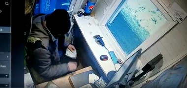 Angajaţi care încasează taxa pentru parcare în Staţiunea Straja, prinşi că sustrăgeau din bani / Imagini publicate de primarul din Lupeni - VIDEO  
