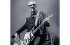 Elvis Costello nu va mai cânta piesa „Oliver's Army” şi a cerut posturilor de radio să nu o mai difuzeze