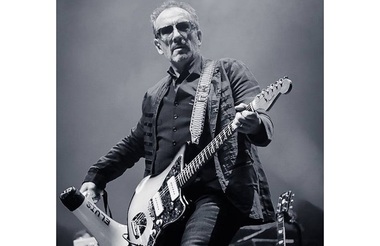Elvis Costello nu va mai cânta piesa „Oliver's Army” şi a cerut posturilor de radio să nu o mai difuzeze