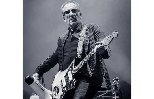 Elvis Costello nu va mai cânta piesa „Oliver's Army” şi a cerut posturilor de radio să nu o mai difuzeze