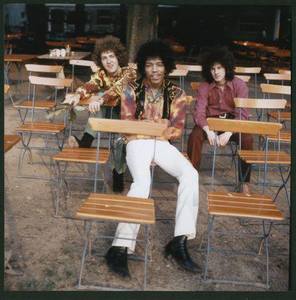 Administratorii averii lui Jimi Hendrix îi dau în judecată pe moştenitorii colegilor săi de trupă pe tema drepturilor de autor