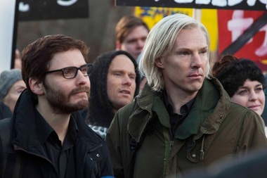 „Dallas Buyers Club”, „Wikileaks/ The Fifth Estate” şi „Kill the Irishman”, în aprilie la Warner TV