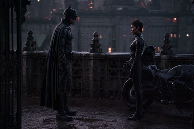 „Batman” s-a menţinut pe primul loc în box office-ul românesc de weekend. Animaţia „Roşu aprins”, debut pe locul doi în top