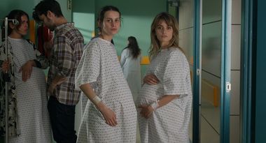 „Madres Paralelas”, cel mai nou film semnat de Pedro Almodóvar, va rula în cinematografele româneşti din 1 aprilie - VIDEO