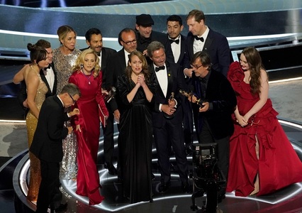 Triumful filmului „CODA” la gala Oscar, umbrit de accesul de violenţă al lui Will Smith