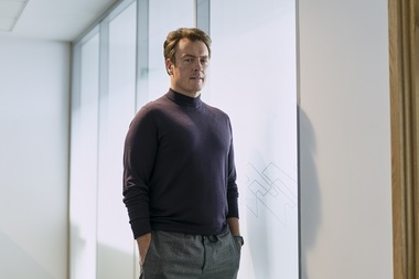 INTERVIU - Actorul Toby Stephens, interpretul lui Damian Cray din serialul „Alex Rider”: „Din fericire, oamenii au nevoie de divertisment. Sunt foarte norocos să pot face o carieră din asta”