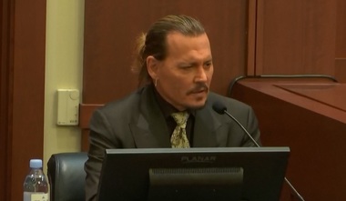 Johnny Depp a depus mărturie pentru prima dată în procesul împotriva fostei soţii Amber Heard: „Sunt obsedat de adevăr” - VIDEO