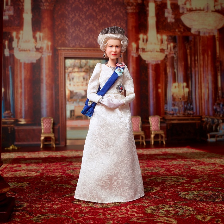 Regina Elizabeth, celebrată la 96 de ani şi cu ocazia Jubileului de Platină de producătorul Mattel printr-o păpuşă Barbie - FOTO