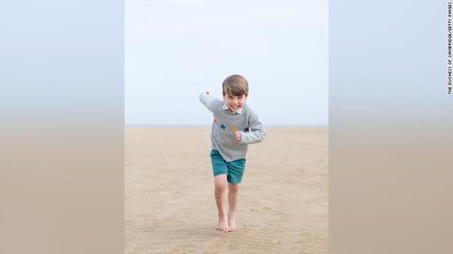 Prinţul Louis împlineşte 4 ani şi noi fotografii oficiale au fost publicate - FOTO - 
