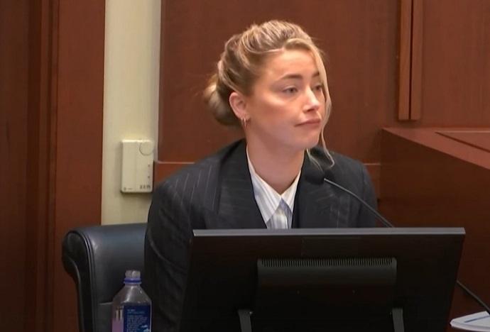 Amber Heard se apără în faţa avocaţilor: "Nu l-am agresat niciodată pe Johnny Depp!"