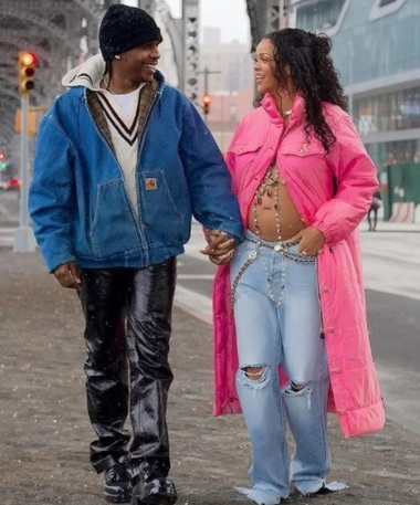Rihanna a devenit mamă. Ea a născut un băieţel. Cântăreaţa are o relaţie cu rapperul A$AP Rocky