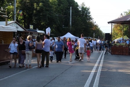 Mii de oameni, aşteptaţi în acest weekend la Zilele Oraşului Ploieşti. Municipalitatea a pregătit concerte, spectacole, târguri şi zonă de street food