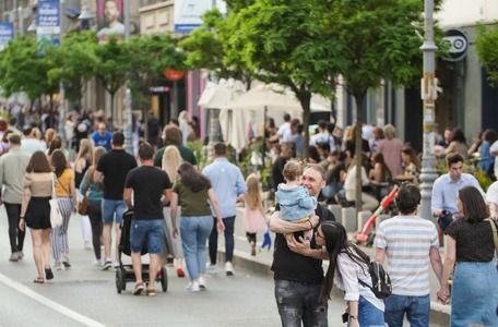 Măsuri suplimentare pentru buna derulare a proiectului Străzi Deschise în Bucureşti - Interzicerea comerţului stradal şi a circulaţiei trotinetelor şi bicicletelor, limitarea muzicii amplificate în aer liber, locuri speciale pentru artişti  