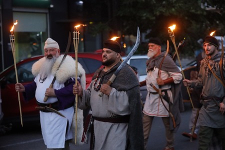 A patra ediţie a Buzău Fest a debutat cu o paradă a dacilor şi romanilor şi concerte - FOTO