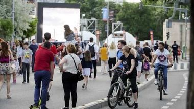 Străzi deschise - Bucureşti: Zonele pietonale centrale şi din Drumul Taberei, activate prin spectacole de teatru, recitaluri şi concerte