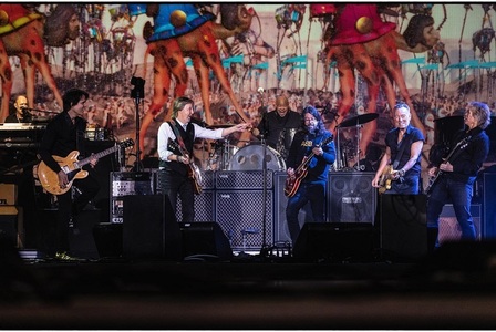 Show-ul lui Paul McCartney de la Glastonbury, alături de Bruce Springsteen şi Dave Grohl, considerat "fenomenal" - FOTO/ VIDEO