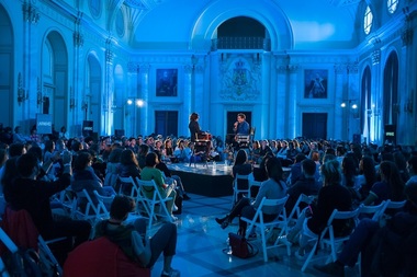 Dezbateri, workshop-uri, performance-uri, sesiuni de yoga, de live drawing, la Unfinished 22. Organizatorii anunţă că se vor putea înscrie, pe bază de formular, 3.141 de participanţi fizic şi în jur de 13.000 online